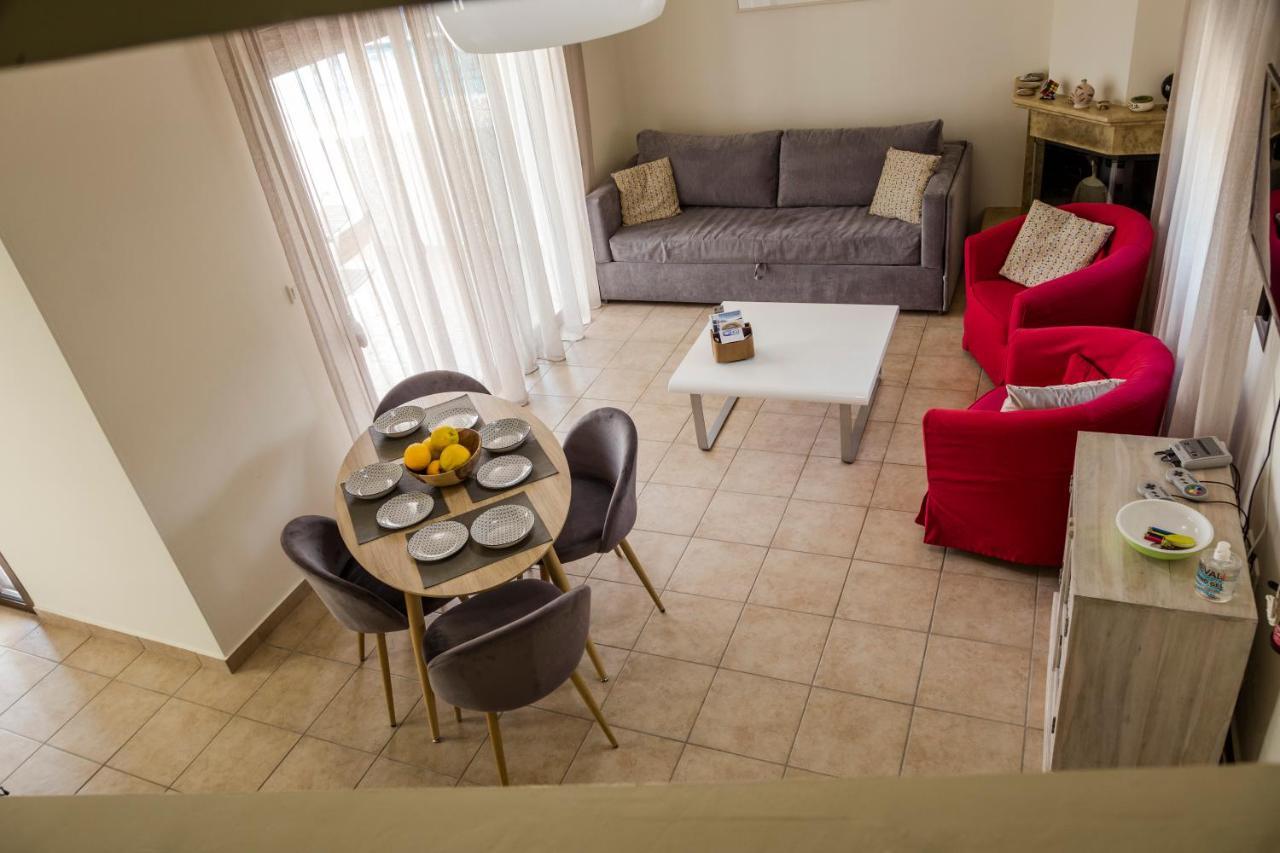 The Corner House At Court Villa Gennadi