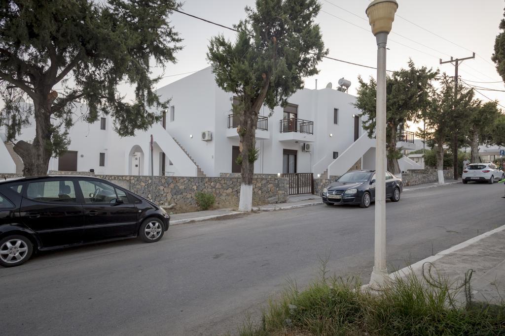 The Corner House At Court Villa Gennadi